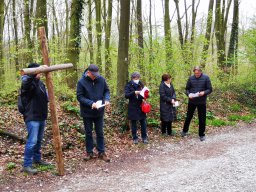 2022-04 Kreuzweg zur Klosterruine